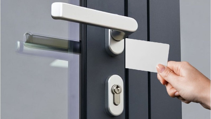 Lắp đặt cửa khó tay gạt không đúng kỹ thuật 